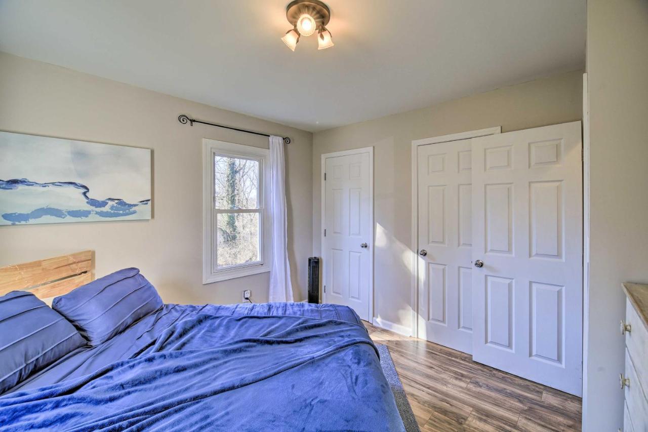 Cozy Bristol Home With Yard About 1 Mile To Downtown! Exterior photo