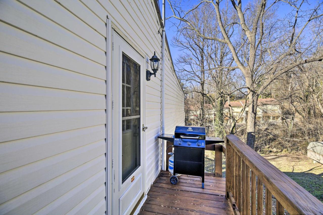Cozy Bristol Home With Yard About 1 Mile To Downtown! Exterior photo