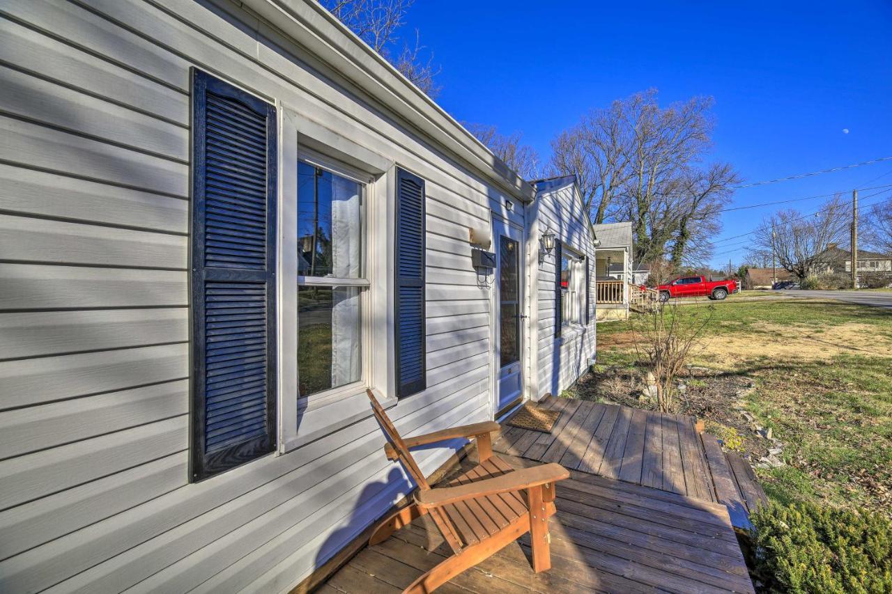 Cozy Bristol Home With Yard About 1 Mile To Downtown! Exterior photo